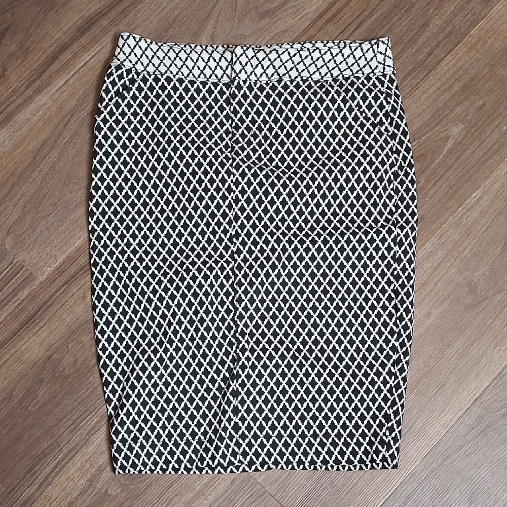 One 5 One Black and White Pencil Skirt Knee-Length